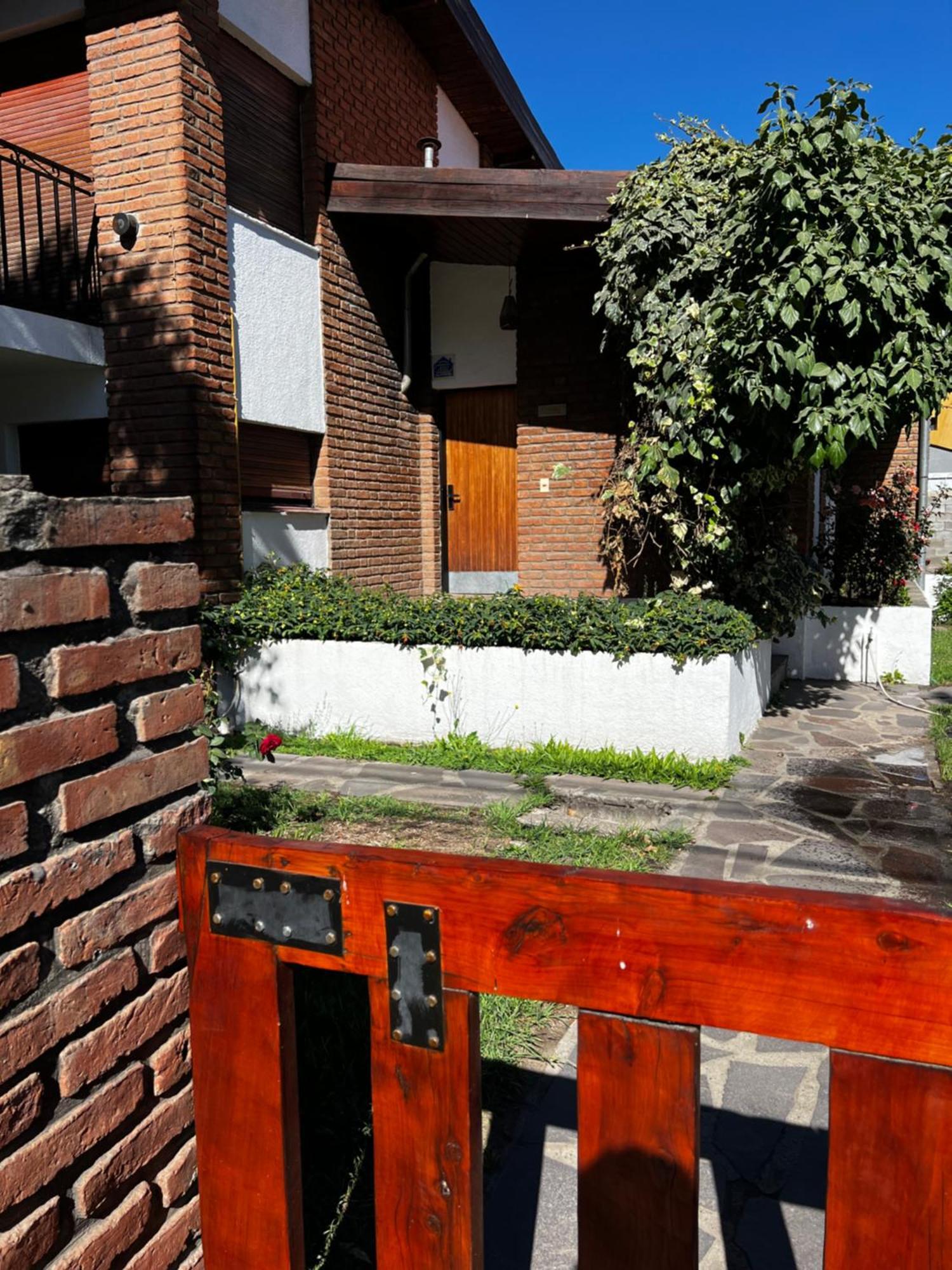 Travesia Sur Hostel El Bolson Exterior photo